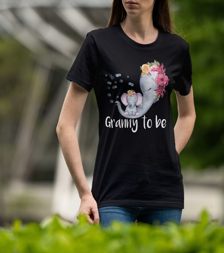 Granny To Be Elephant Baby Shower Floral For Girl T-Shirt