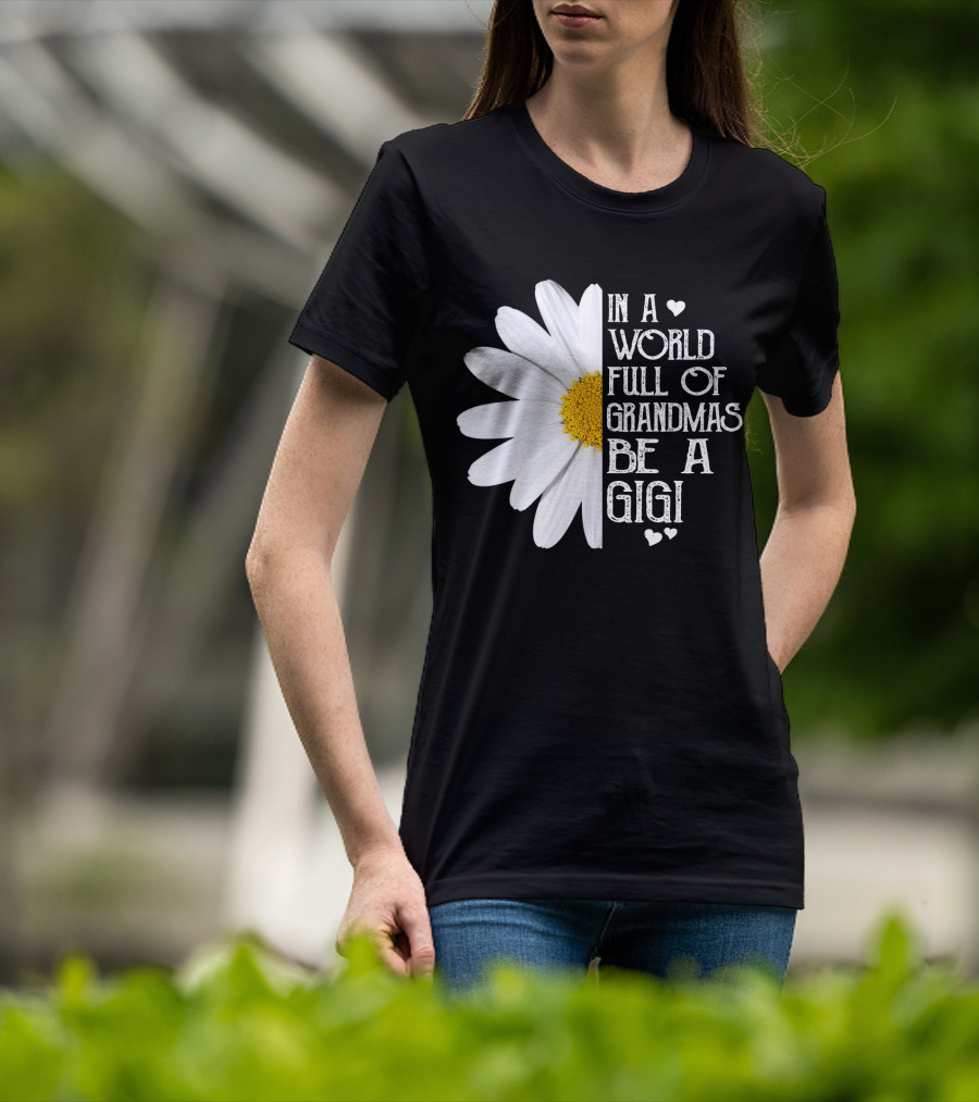In A World Full Of Grandmas Be A Gigi With Daisy And Hearts T-Shirt