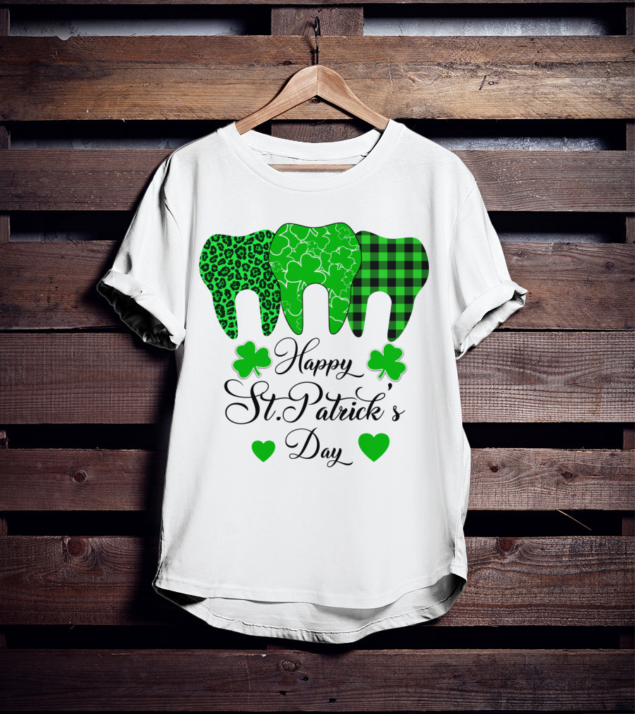Happy St Patrick's Day Funny Dentist Clover Tooth T-Shirt