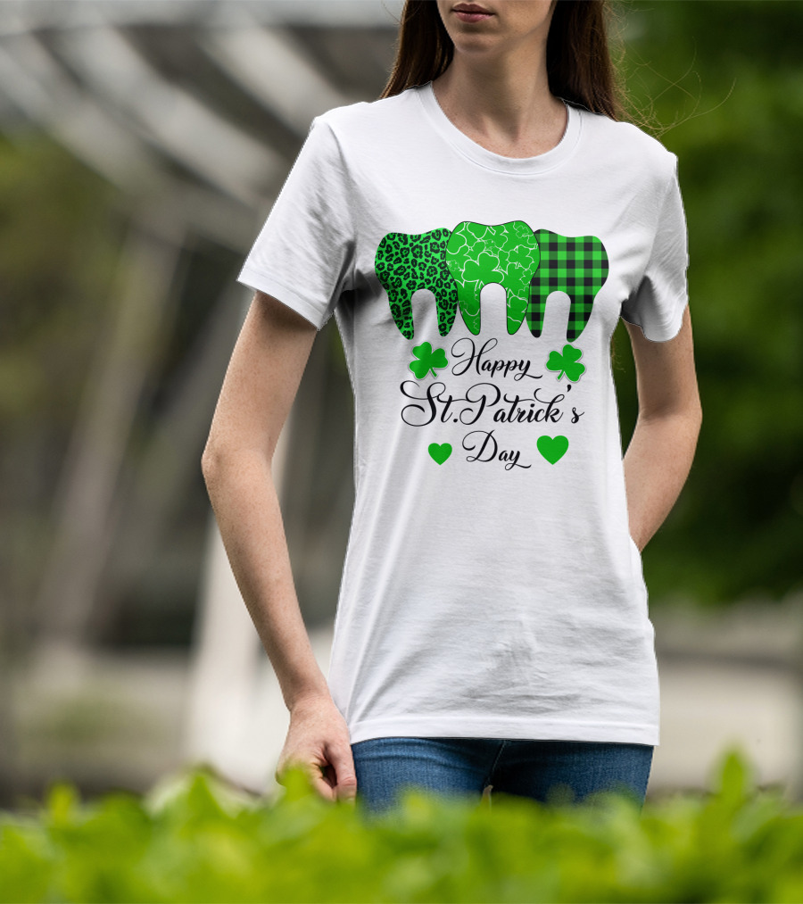 Happy St Patrick's Day Funny Dentist Clover Tooth T-Shirt