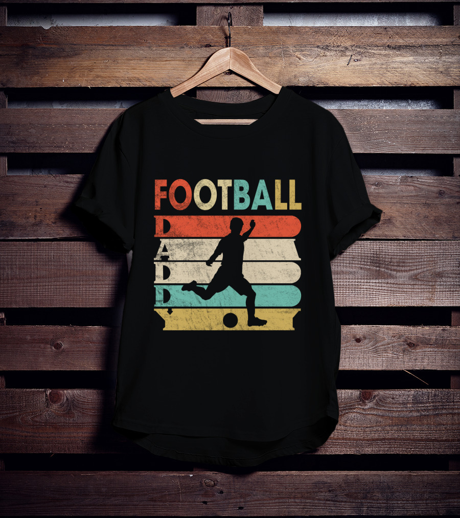 FOOTBALL DADDY Vintage Silhouette Soccer Kicking Retro Stripes T-Shirt