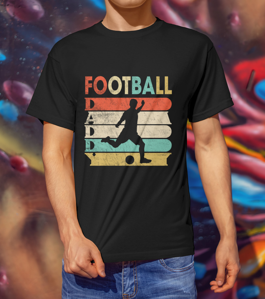 FOOTBALL DADDY Vintage Silhouette Soccer Kicking Retro Stripes T-Shirt