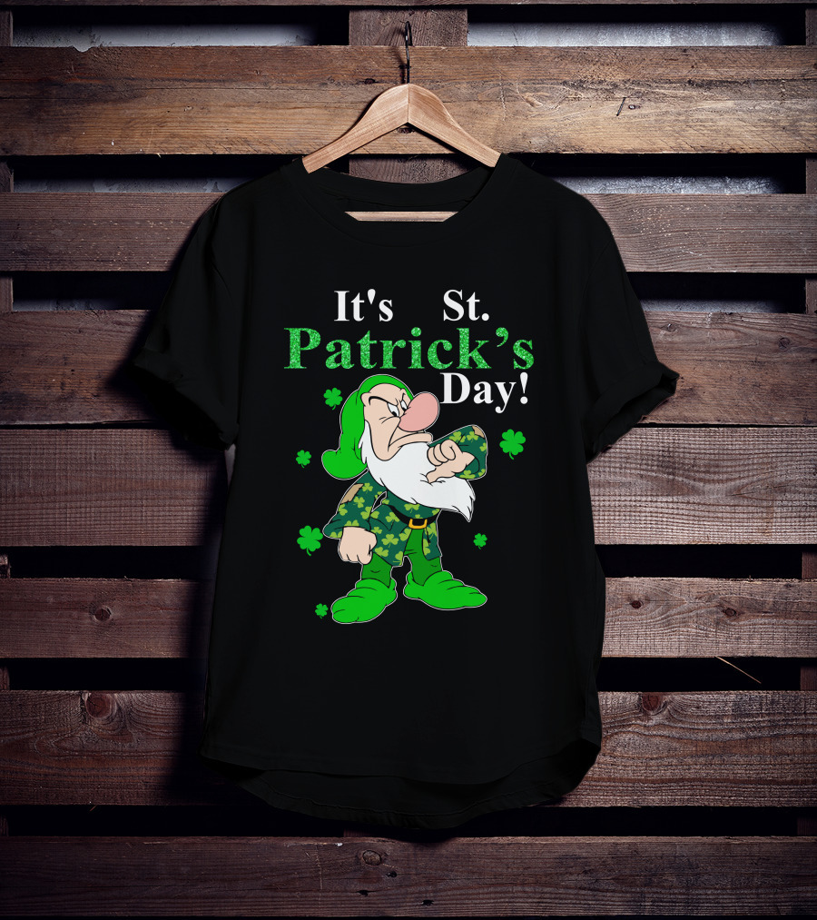 It's St Patrick's Day Grumpy Dwarf Shamrocks Green T-Shirt