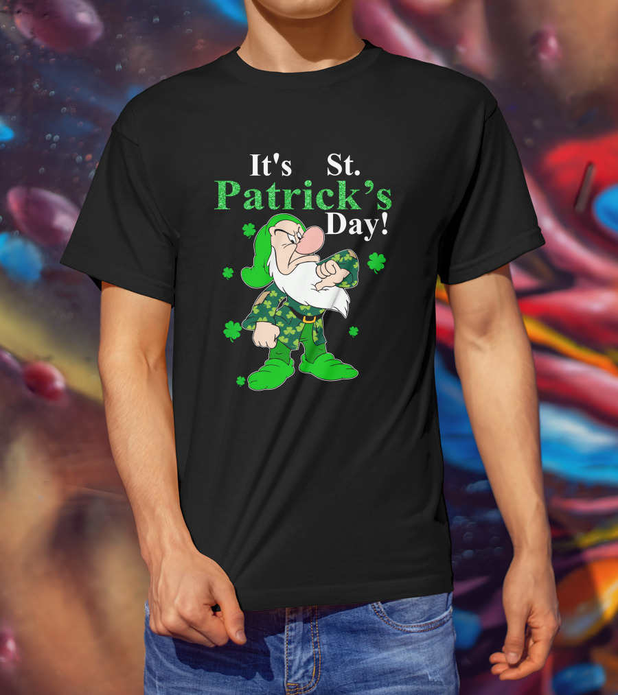 It's St Patrick's Day Grumpy Dwarf Shamrocks Green T-Shirt