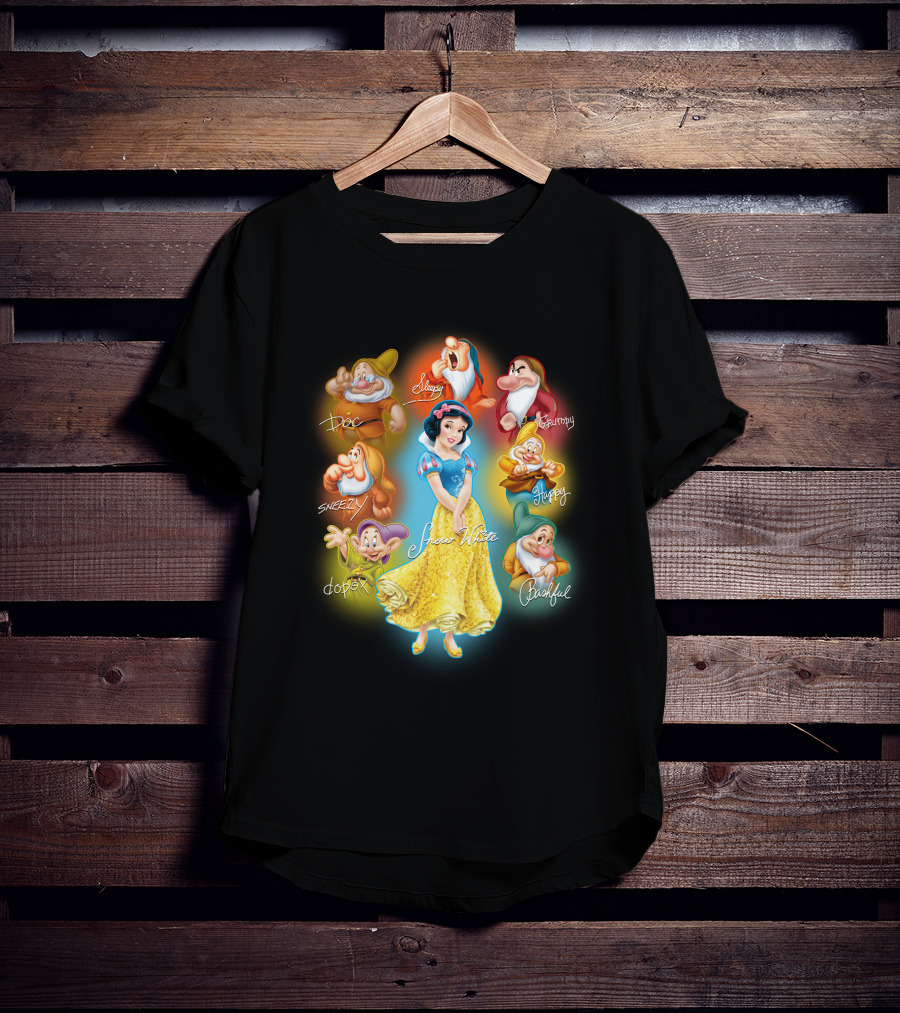 Snow White Signature With Doc, Sleepy, Sneezy, Dopey, Grumpy, Happy, Bashful T-Shirt
