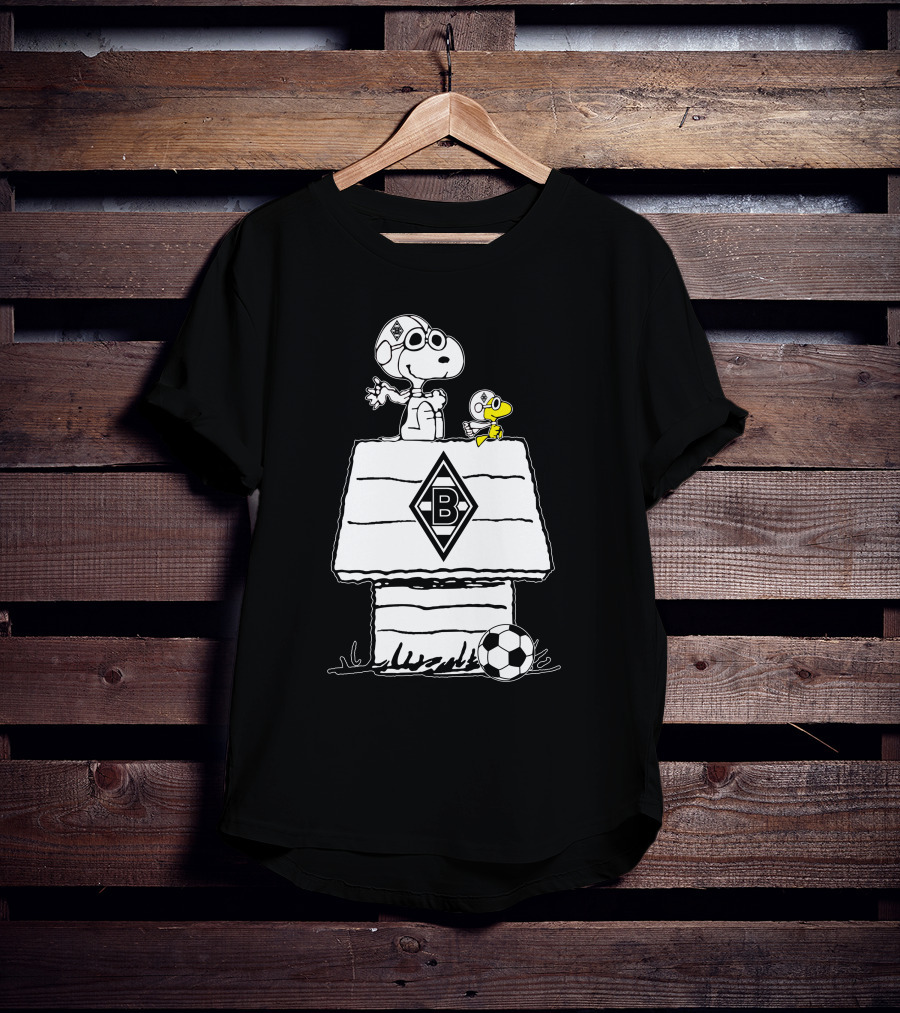 Borussia Mönchengladbach Snoopy And Woodstock Soccer Doghouse T-Shirt
