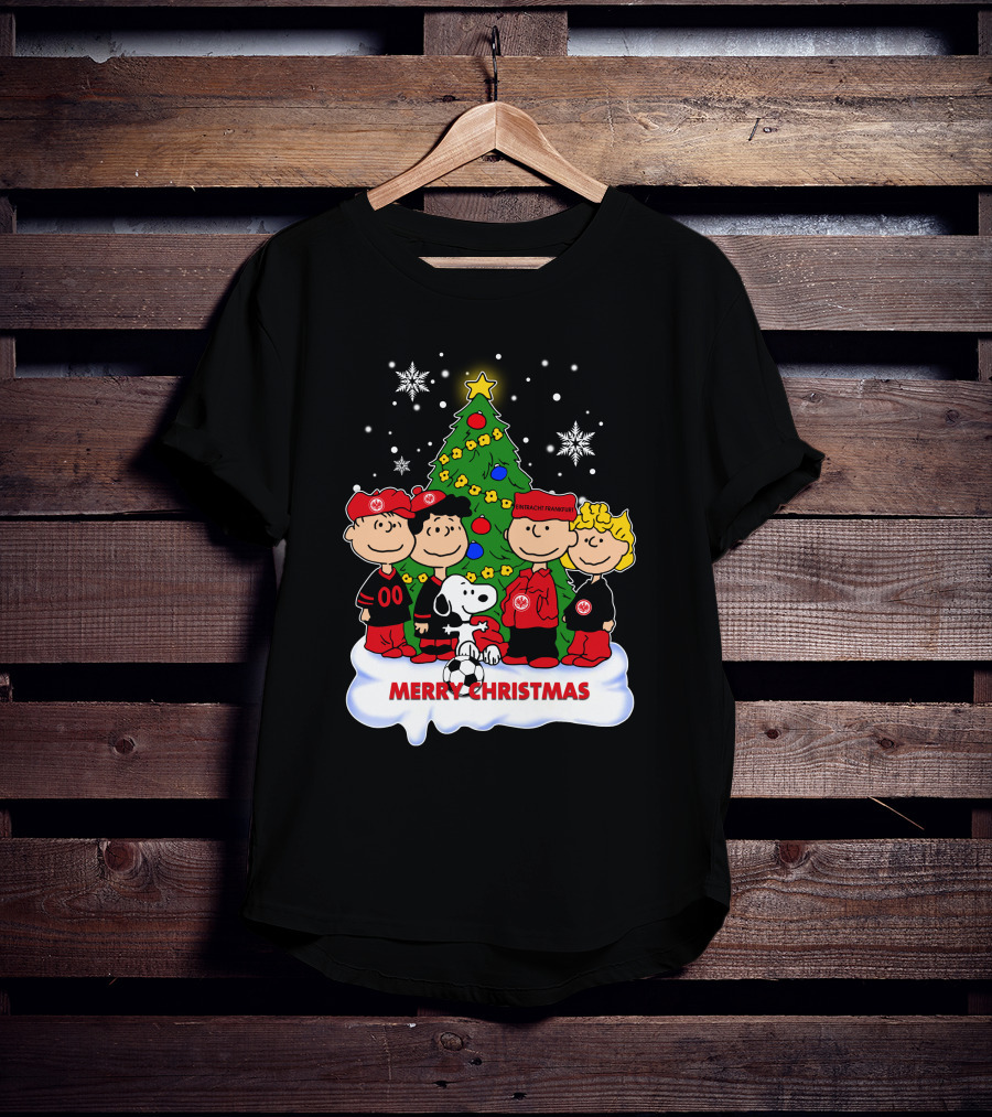 Eintracht Frankfurt Peanuts Merry Christmas With Snoopy And Christmas Tree T-Shirt