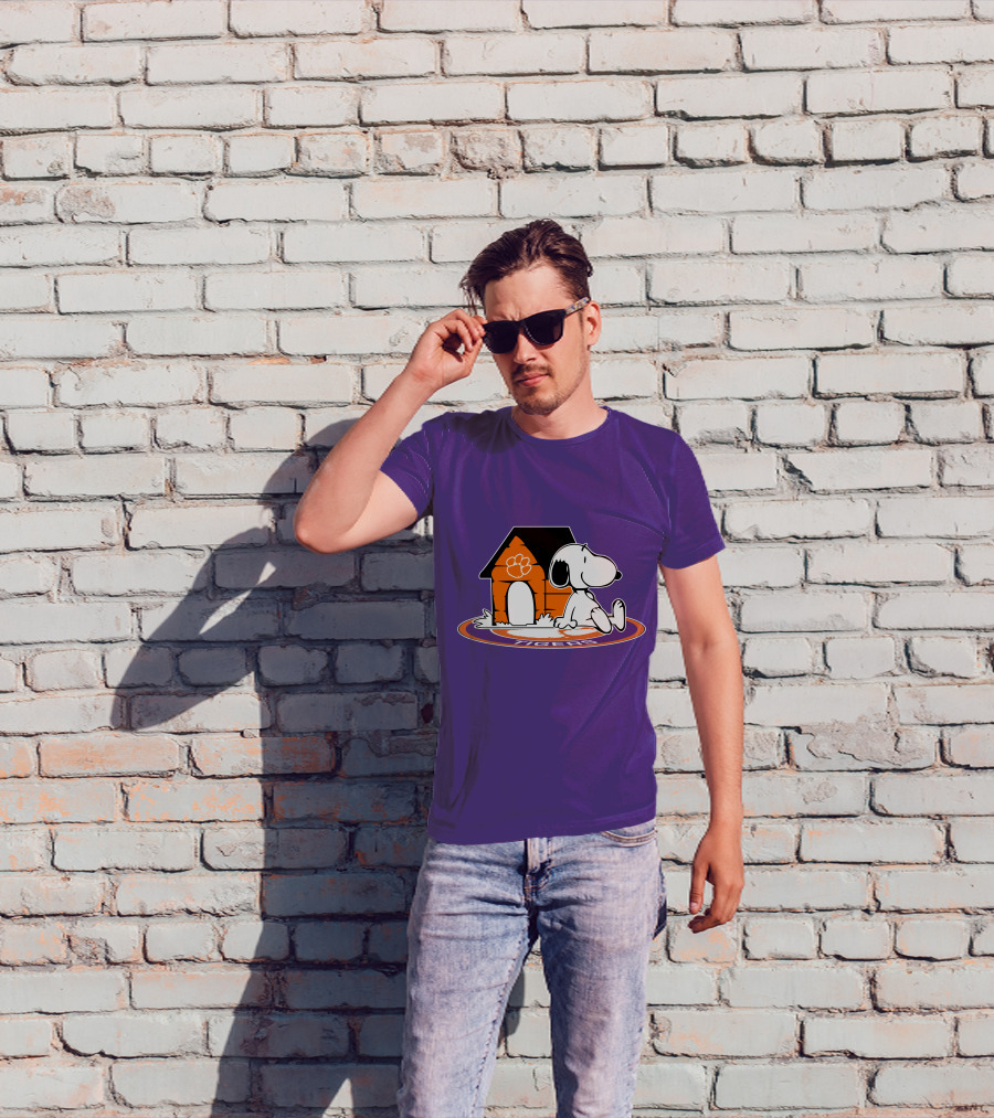Clemson Tigers Football Forever Snoopy Doghouse Fan T-Shirt