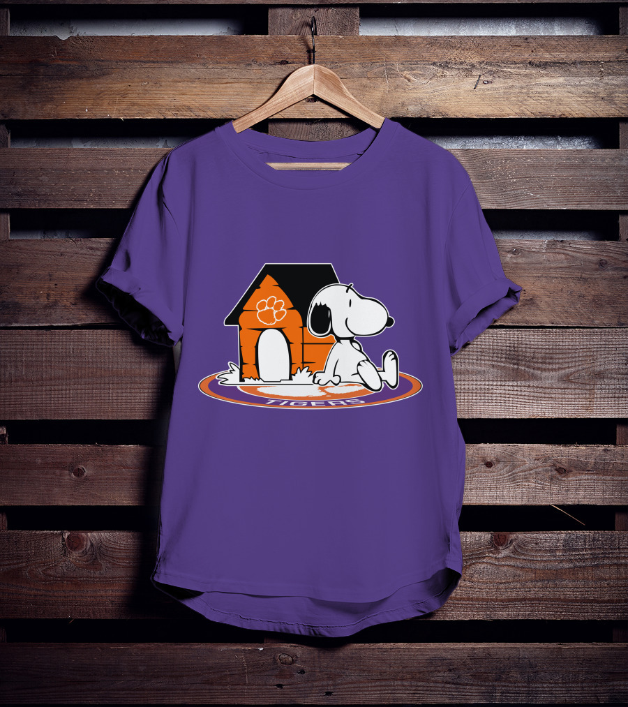 Clemson Tigers Football Forever Snoopy Doghouse Fan T-Shirt