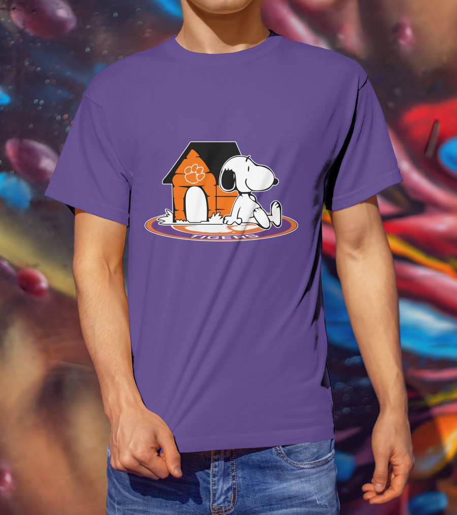Clemson Tigers Football Forever Snoopy Doghouse Fan T-Shirt
