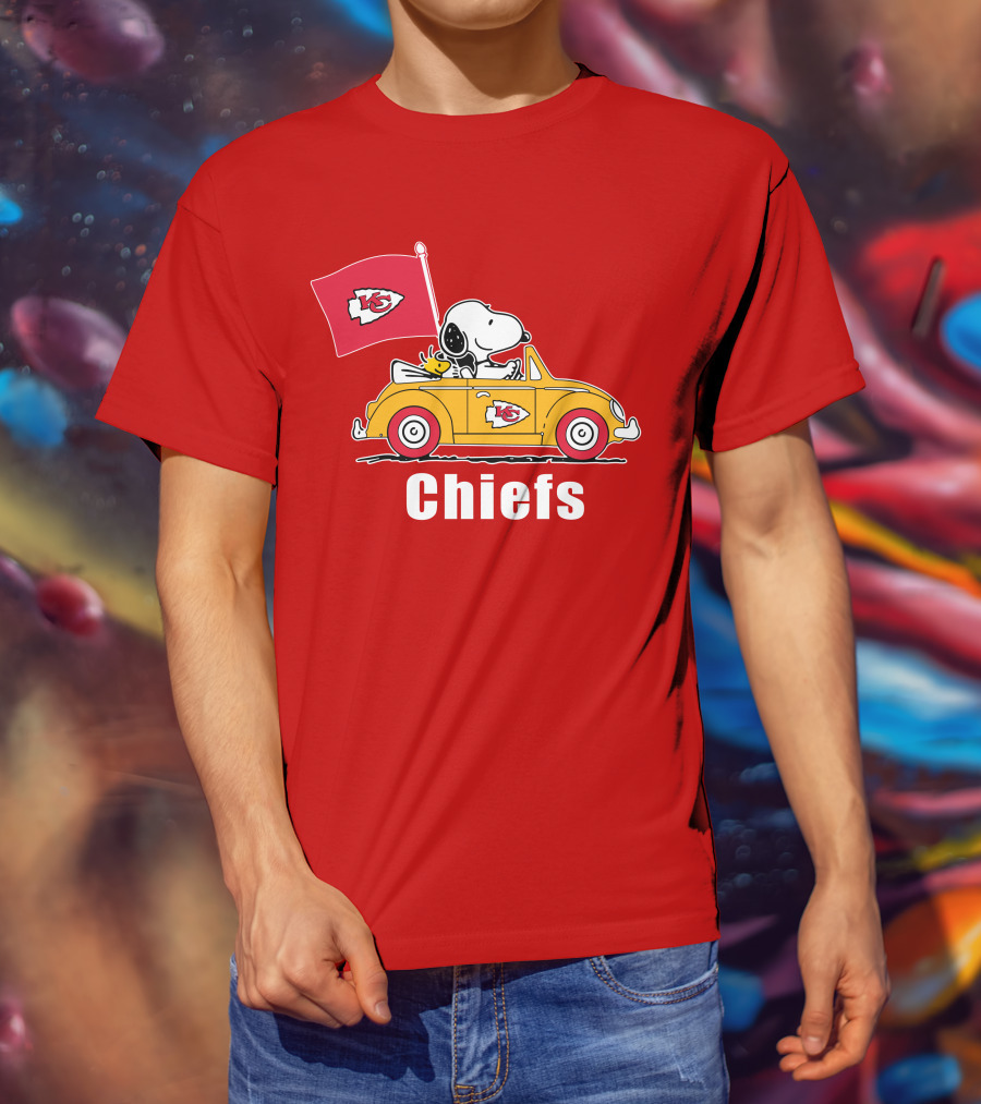Kansas City Chiefs Snoopy Riding With Woodstock In Yellow Car T-Shirt