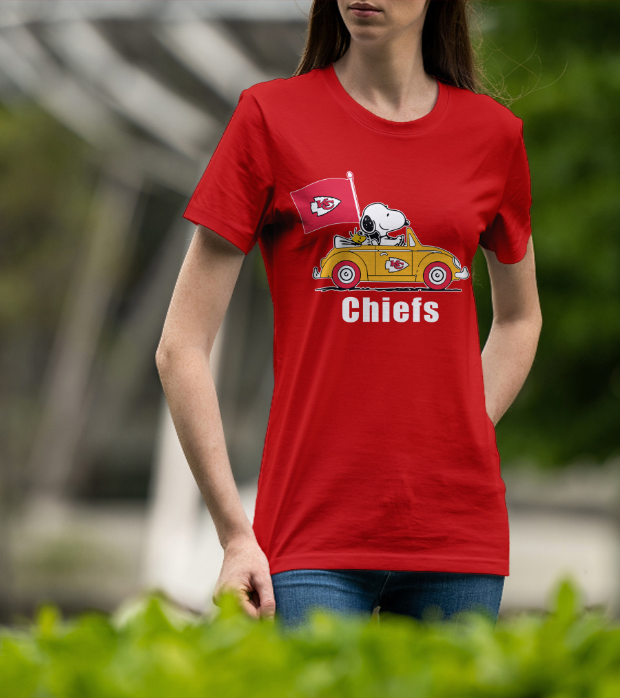 Kansas City Chiefs Snoopy Riding With Woodstock In Yellow Car T-Shirt