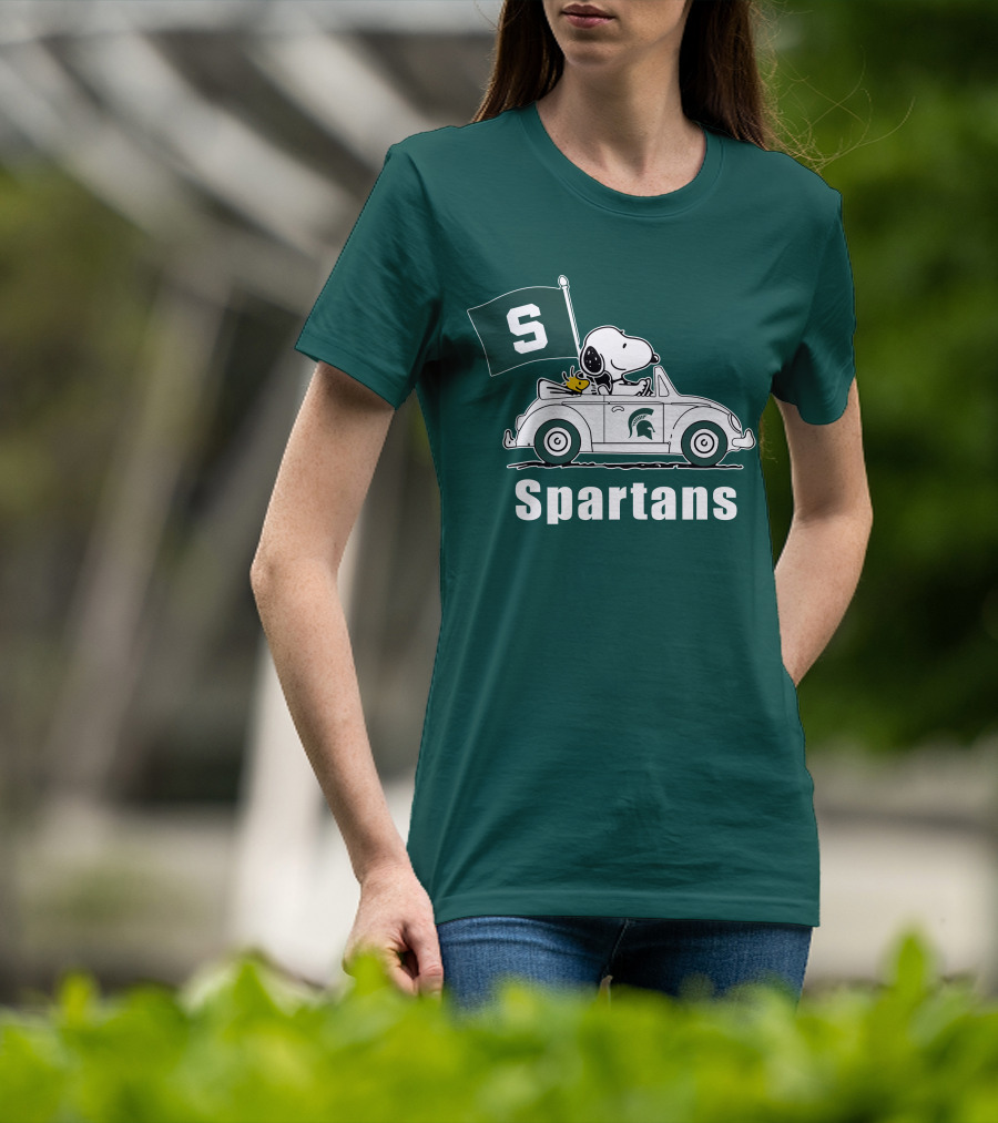 Snoopy Driving With Michigan State Spartans Flag T-Shirt