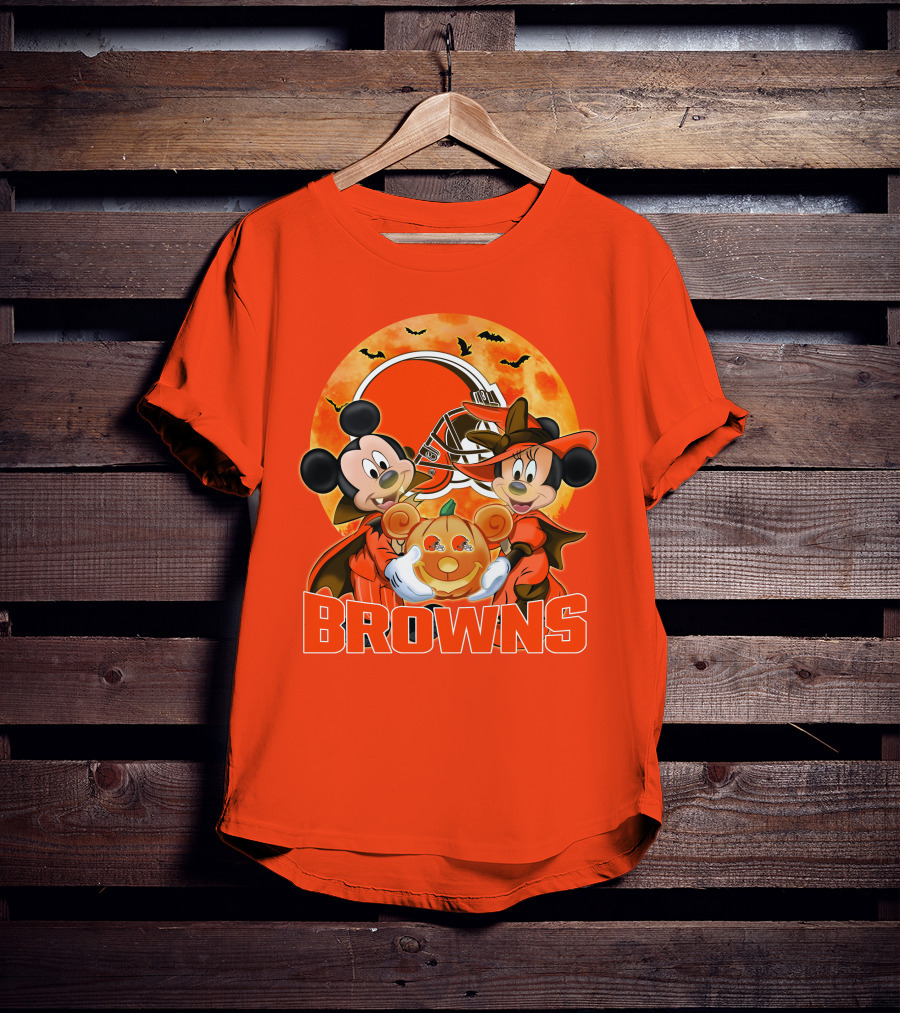 Cleveland Browns Mickey And Minnie Mouse Halloween Bats Pumpkin Helmet T-Shirt