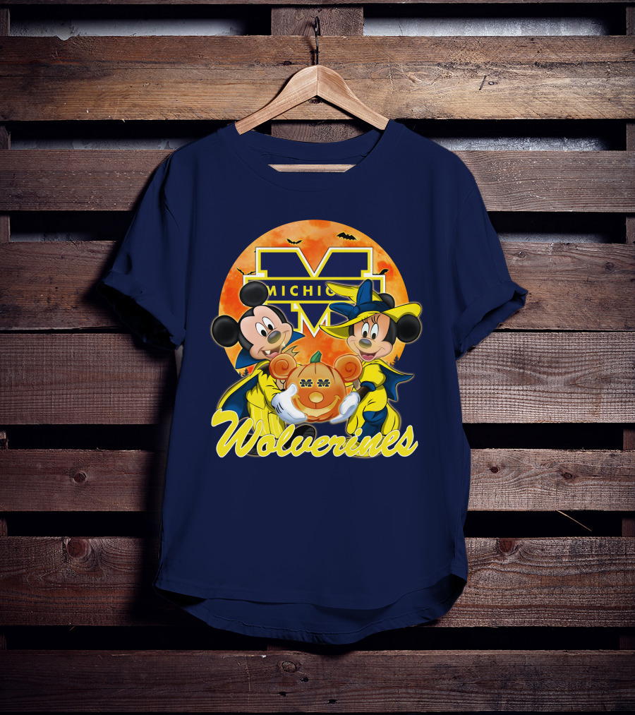 Michigan Wolverines Mickey And Minnie Mouse Halloween Pumpkin T-Shirt