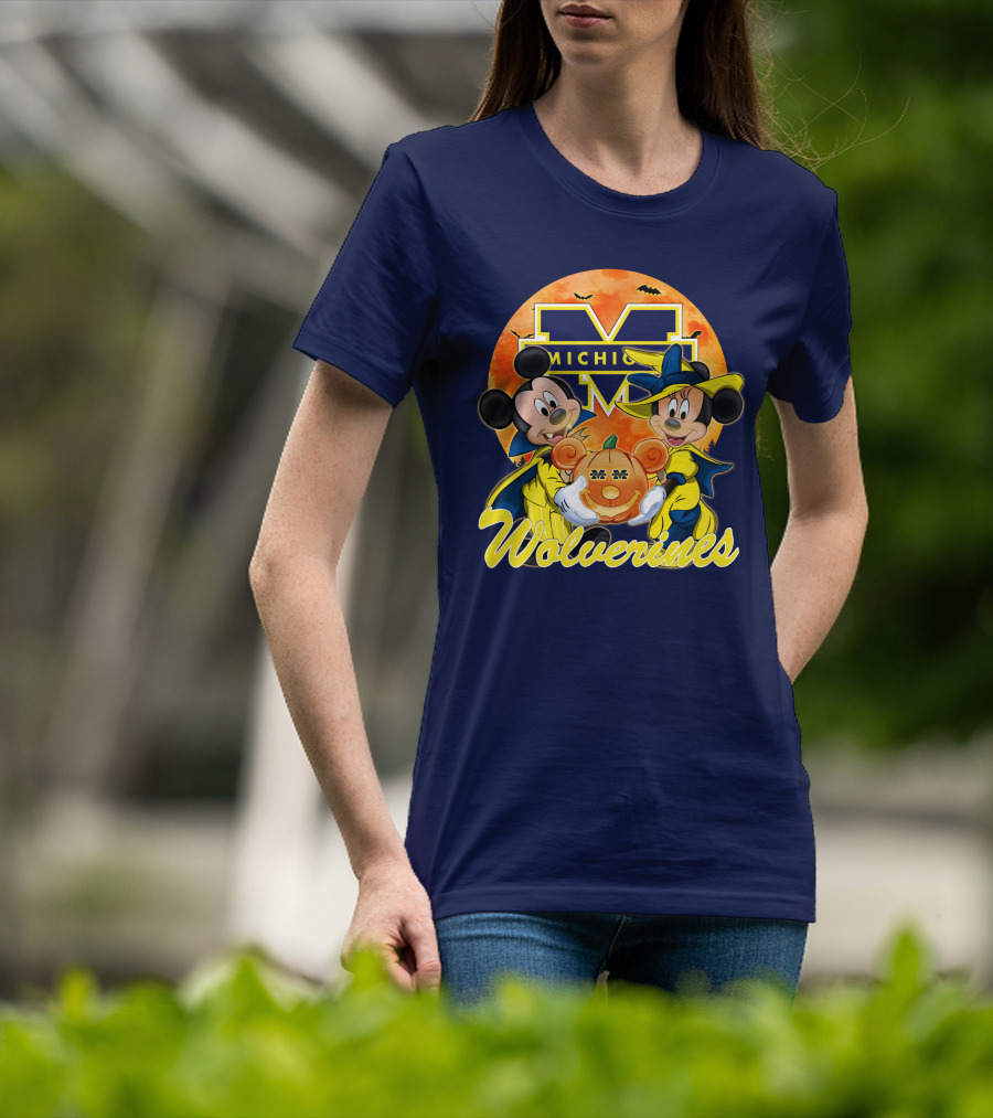 Michigan Wolverines Mickey And Minnie Mouse Halloween Pumpkin T-Shirt