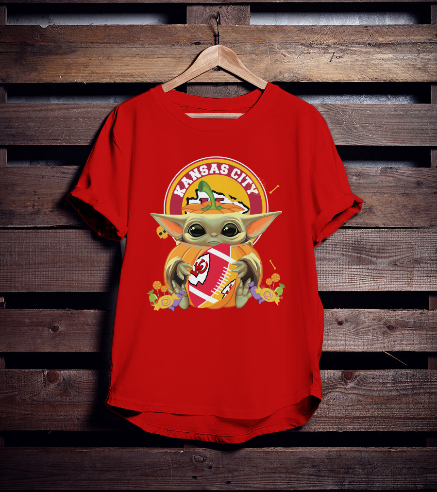 Halloween Pumpkin Baby Yoda Kansas City Chiefs Football Hug T-Shirt