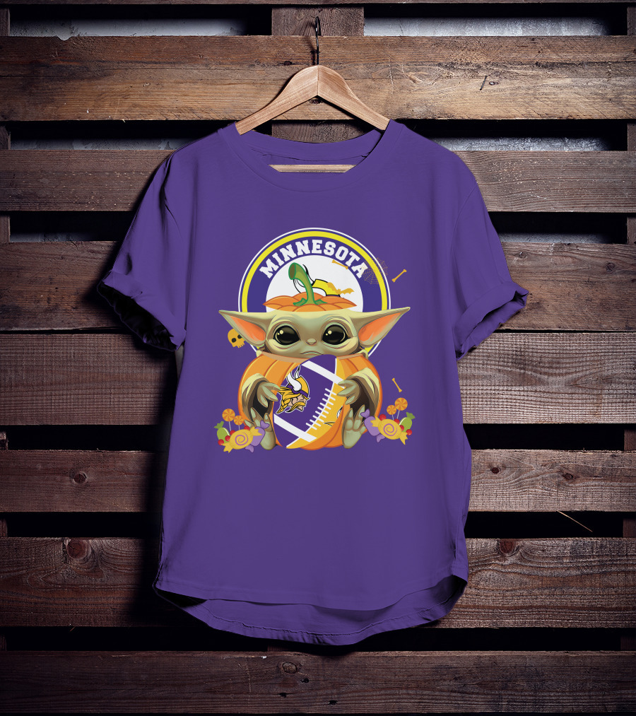 Halloween Pumpkin Baby Yoda Minnesota Vikings Hug T-Shirt