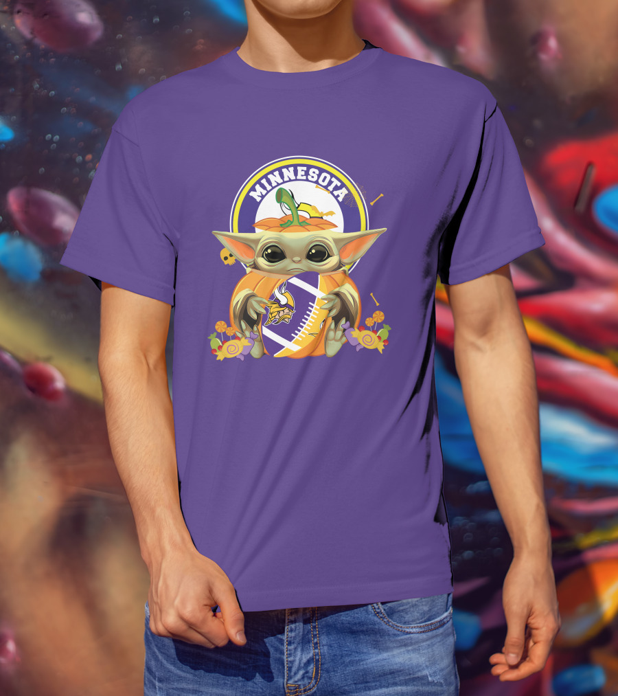 Halloween Pumpkin Baby Yoda Minnesota Vikings Hug T-Shirt