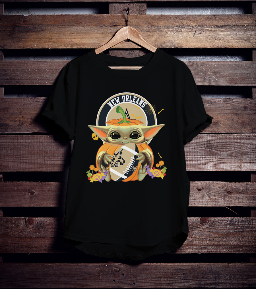 Halloween Pumpkin Baby Yoda Hug New Orleans Saints Football T-Shirt