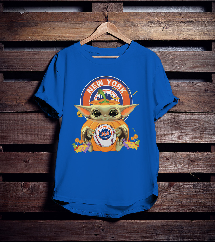 Halloween Pumpkin Baby Yoda Holding New York Mets Baseball With City Skyline T-Shirt