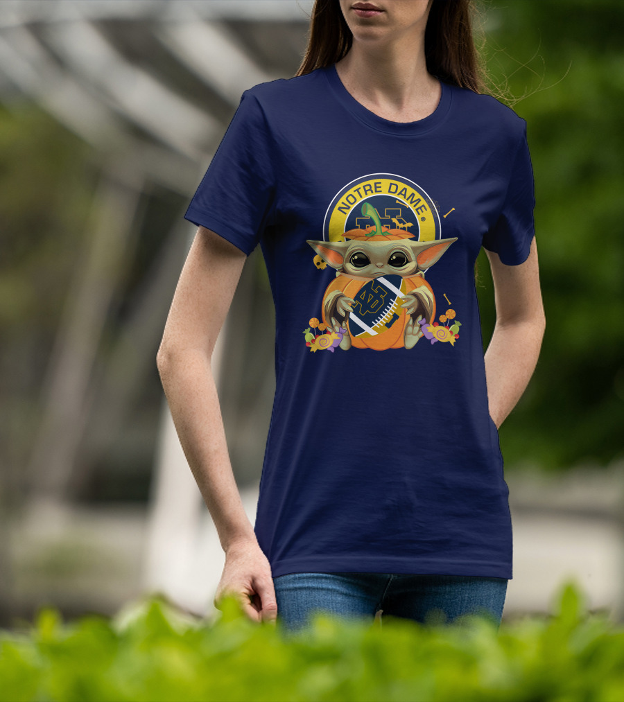 Notre Dame Fighting Irish Baby Yoda Halloween Pumpkin Hug T-Shirt