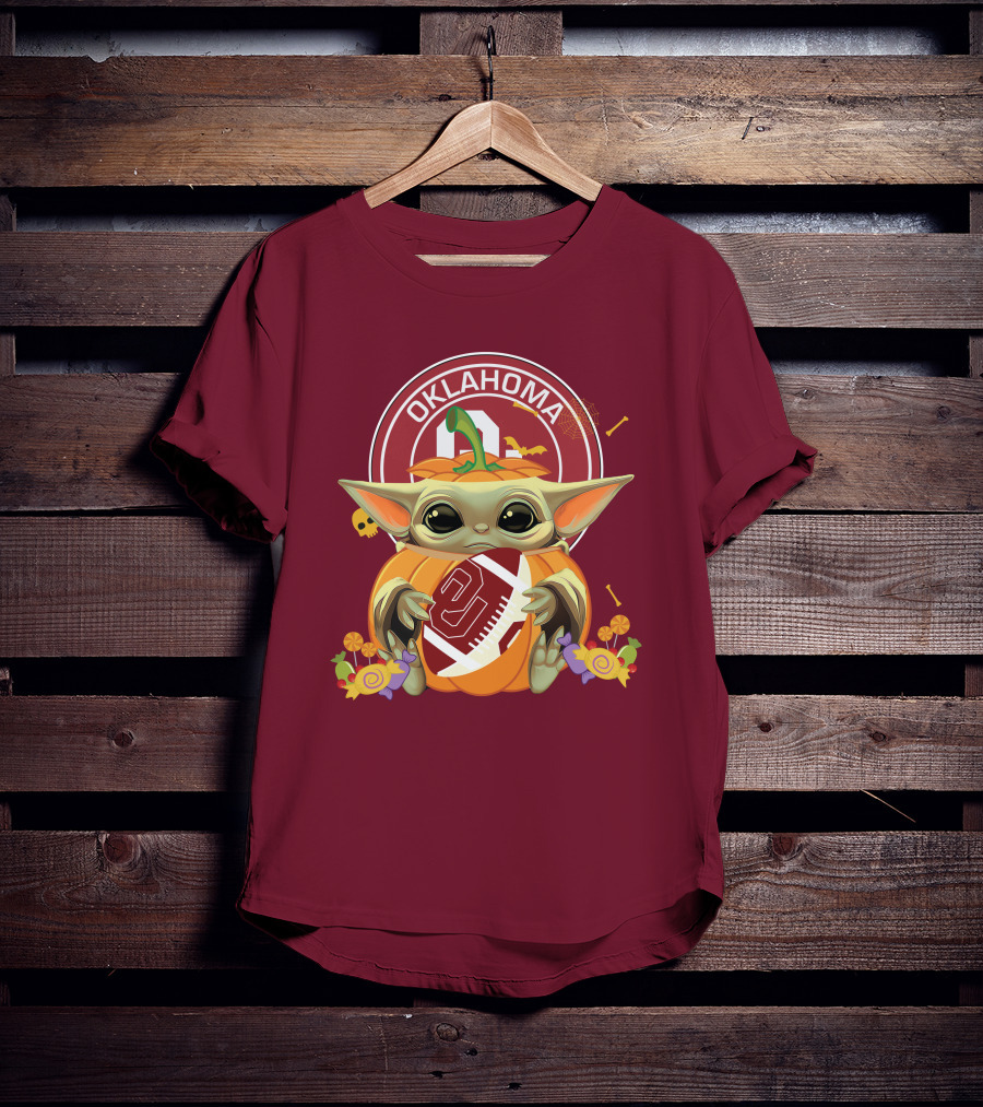 Halloween Pumpkin Baby Yoda Hug Oklahoma Sooners Football T-Shirt