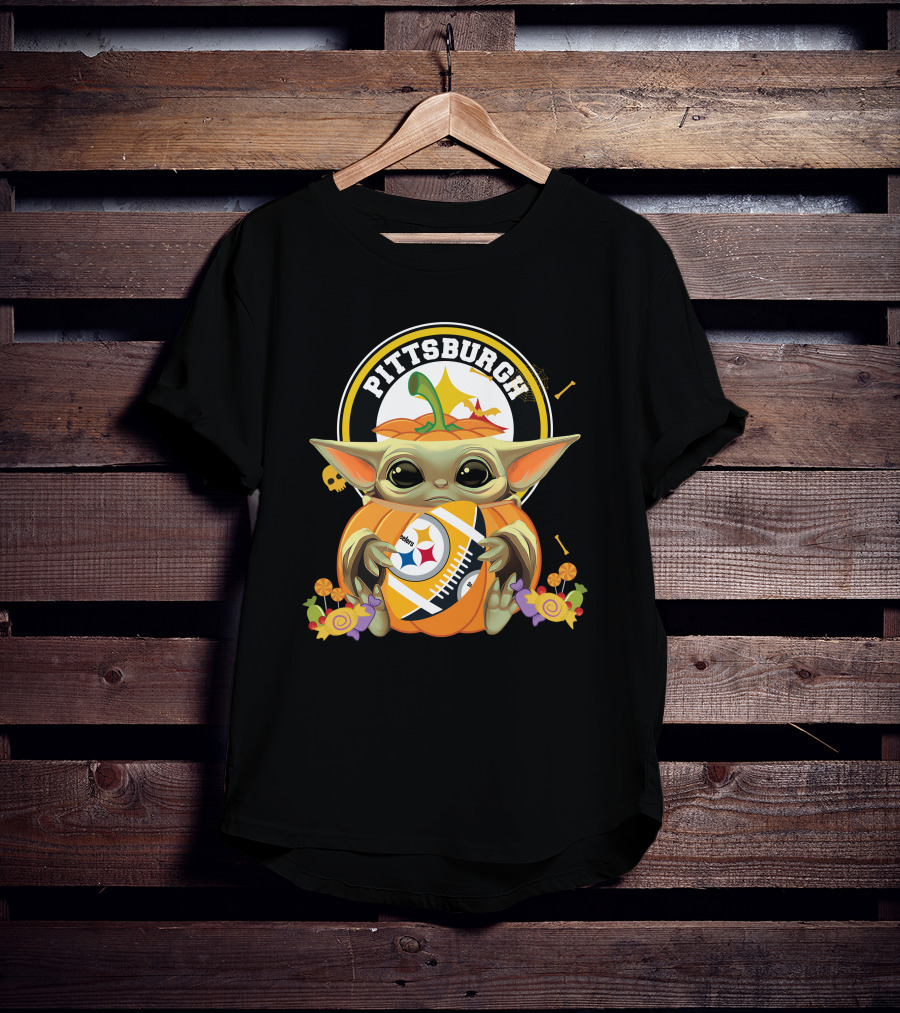 Halloween Pumpkin Baby Yoda Hug Pittsburgh Steelers T-Shirt