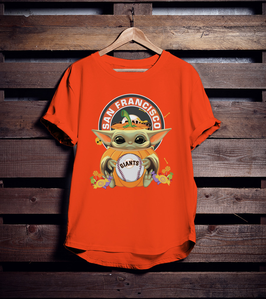 San Francisco Giants Halloween Baby Yoda Pumpkin Hug Baseball T-Shirt
