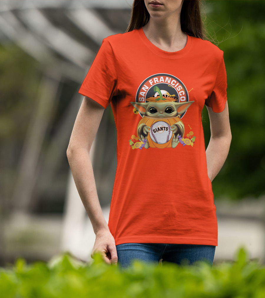 San Francisco Giants Halloween Baby Yoda Pumpkin Hug Baseball T-Shirt