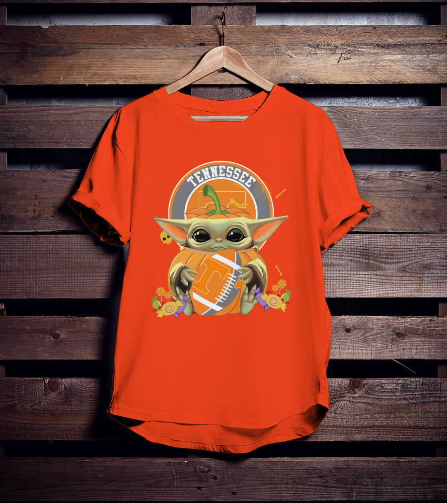 Tennessee Volunteers Halloween Pumpkin Baby Yoda Hug Football T-Shirt
