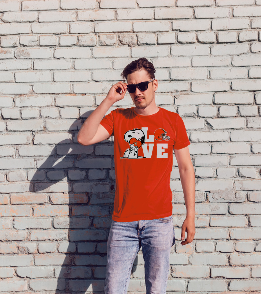 Snoopy Love Cleveland Browns Football Helmet T-Shirt