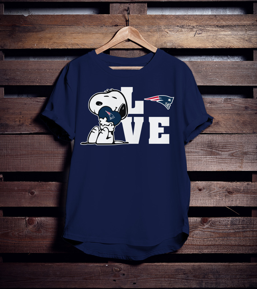 Snoopy Hugging New England Patriots Love T-Shirt