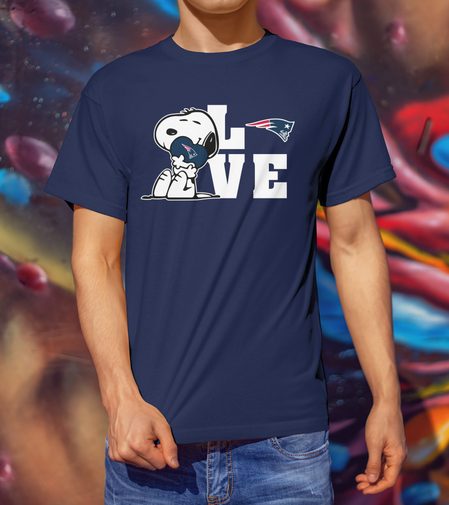 Snoopy Hugging New England Patriots Love T-Shirt