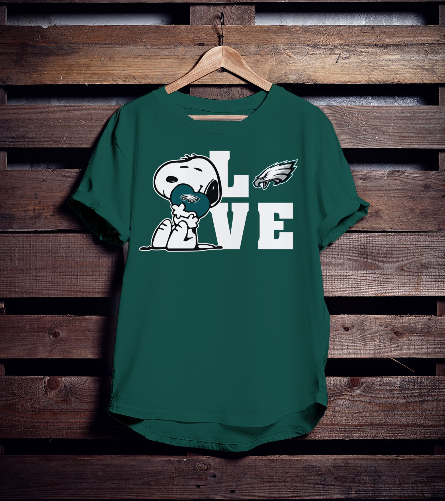Snoopy Love Philadelphia Eagles Emblem Lve T-Shirt