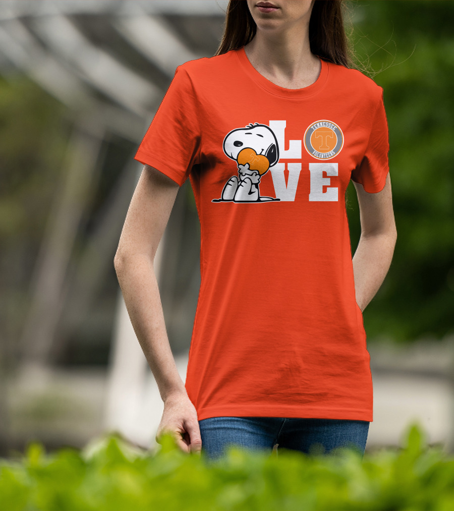 Snoopy Love Tennessee Volunteers Logo Peanuts Football Fan T-Shirt