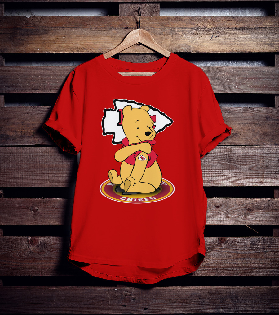 Kansas City Chiefs Winnie The Pooh Sitting On T-Shirt