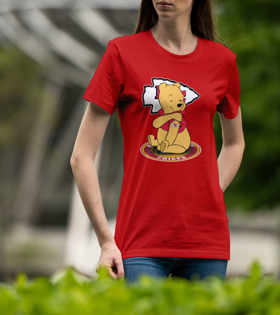 Kansas City Chiefs Winnie The Pooh Sitting On T-Shirt