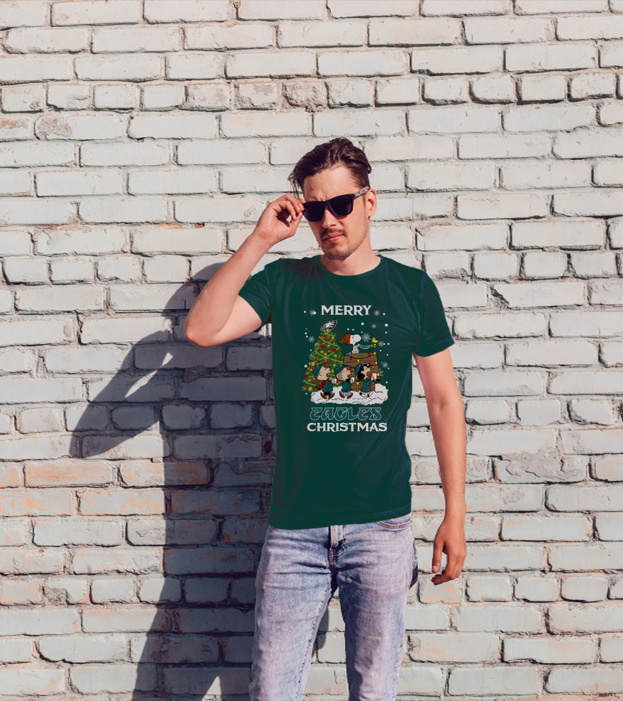 Merry Eagles Christmas Philadelphia Peanuts Christmas Tree Snoopy Woodstock T-Shirt