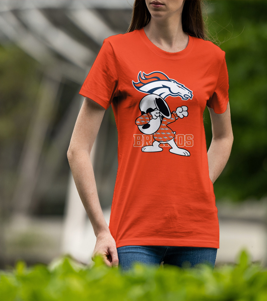 Denver Broncos Snoopy Dabbing Broncos T-Shirt