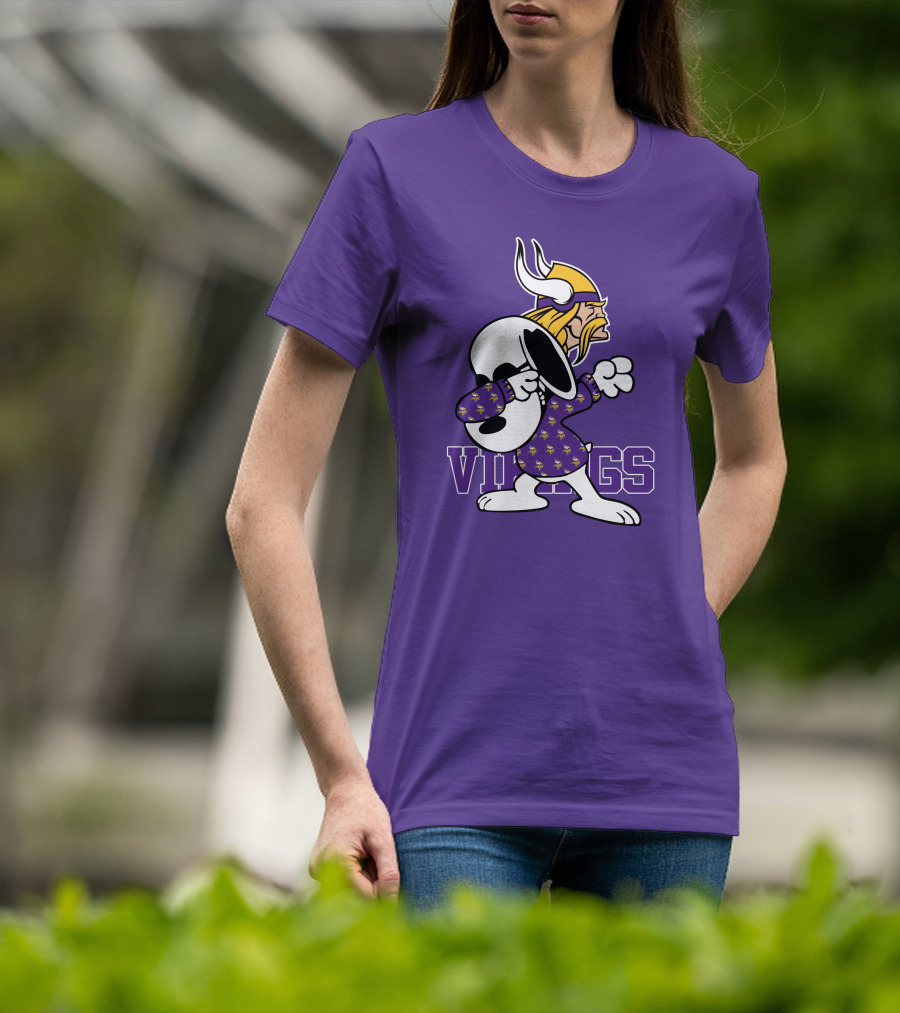 Minnesota Vikings Snoopy Dabbing Peanuts Football Fandom T-Shirt