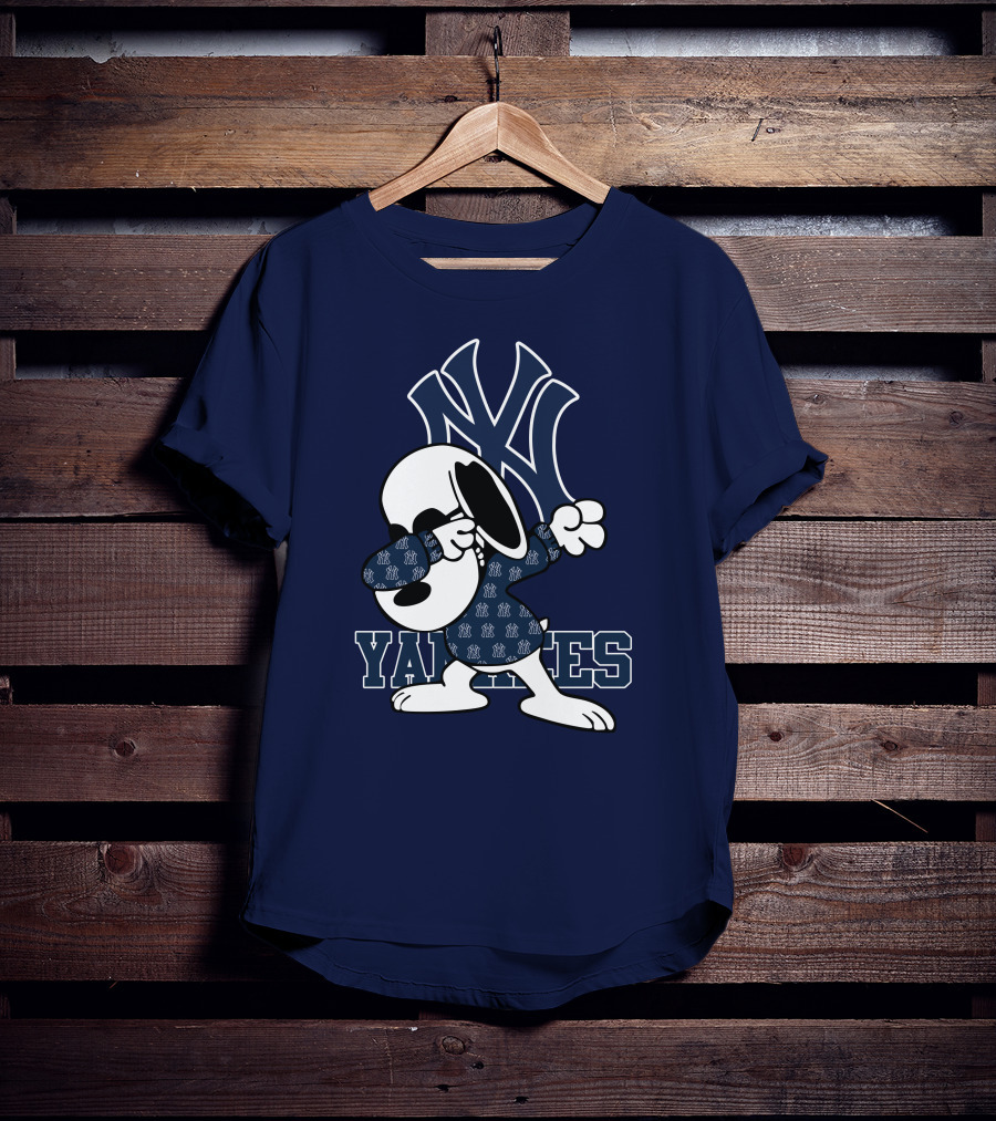 Snoopy Dabbing New York Yankees Logo Yankees T-Shirt