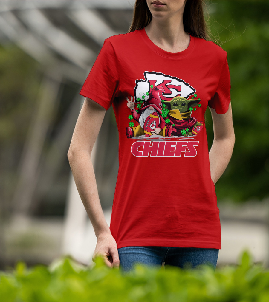 Kansas City Chiefs Leprechauns Gnomes Baby Yoda Hug T-Shirt