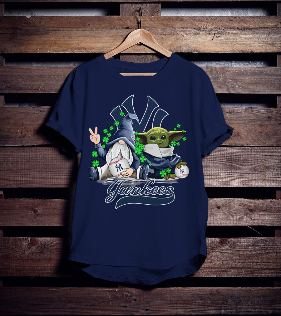 Yankees Gnome Baby Yoda Clover Baseball Hug T-Shirt