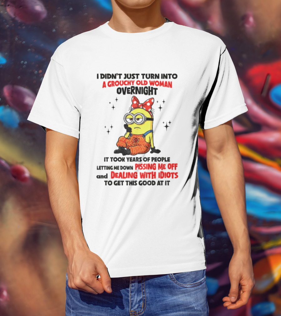 Minion Grouchy Old Woman Pissing Me Off Dealing With Idiots হ হাসির পোস্টার T-Shirt