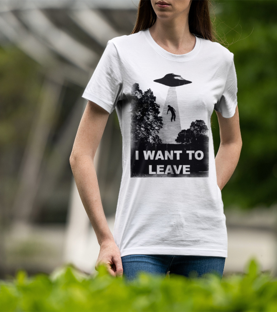 I Want To Leave UFO Abduction Scene Black And White Design T-Shirt