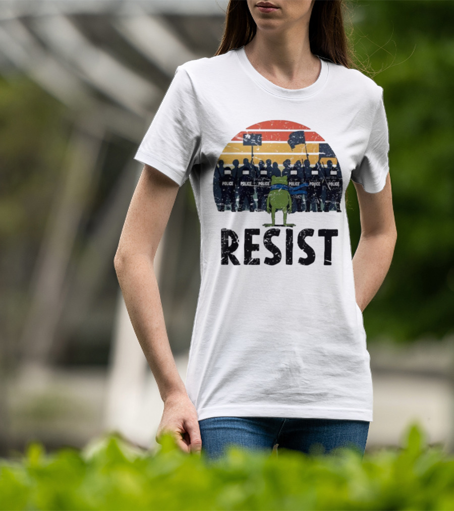 Portland Frog Protester Resist Police Vintage Sunset T-Shirt