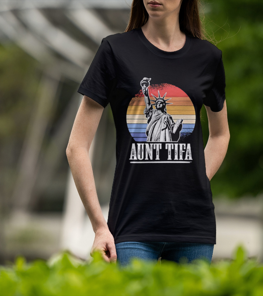 Statue Of Liberty Aunt Tifa Vintage Retro Stripes T-Shirt