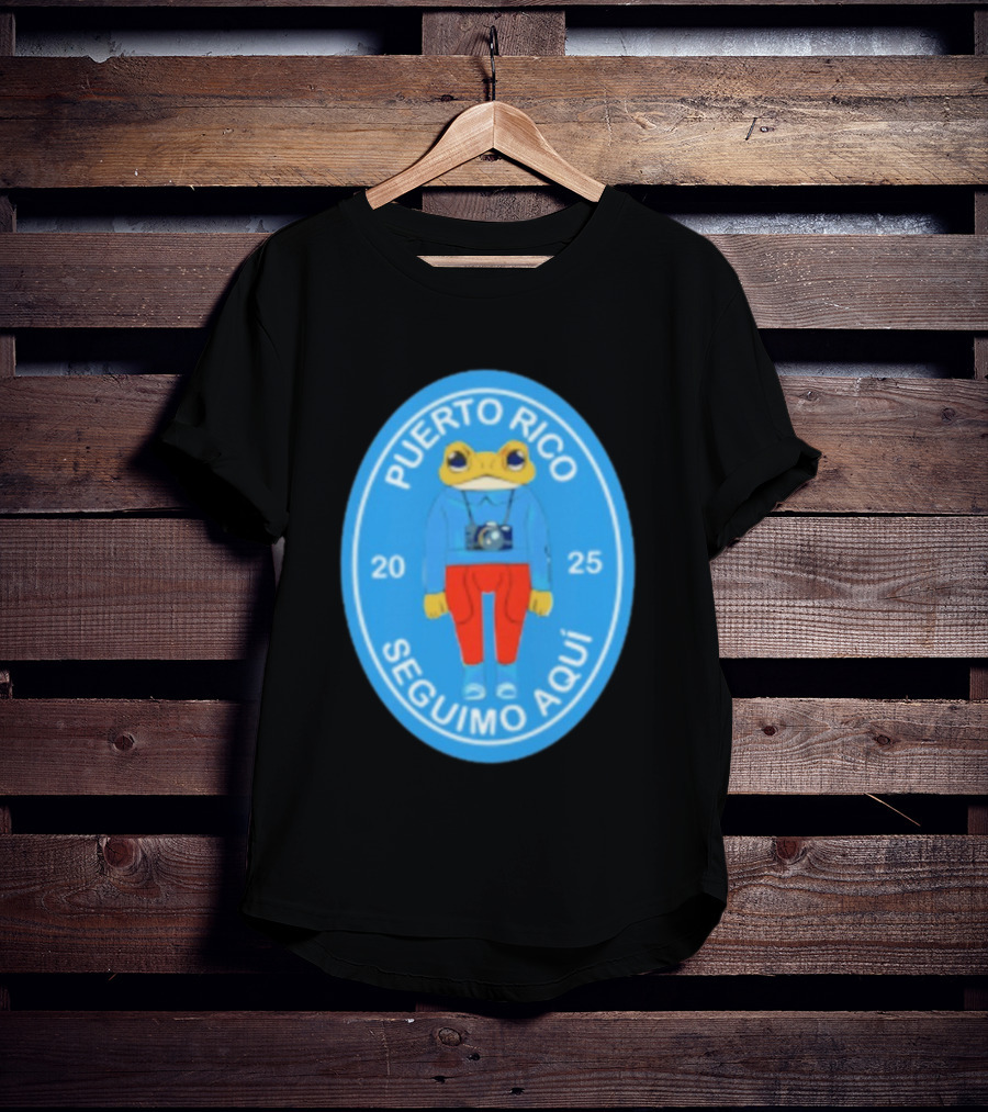 DeBi Frog Puerto Rico Seguimos Aquí 2025 T-Shirt