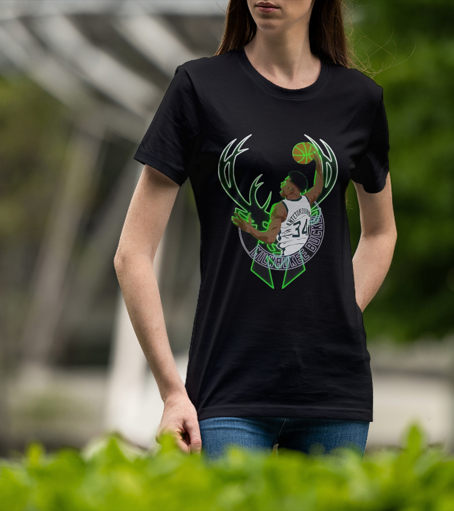 Milwaukee Bucks Giannis Antetokounmpo Dunk Basketball 34 T-Shirt